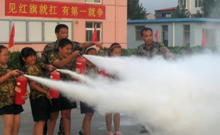 魚躍軍事夏令營活動之消防演練